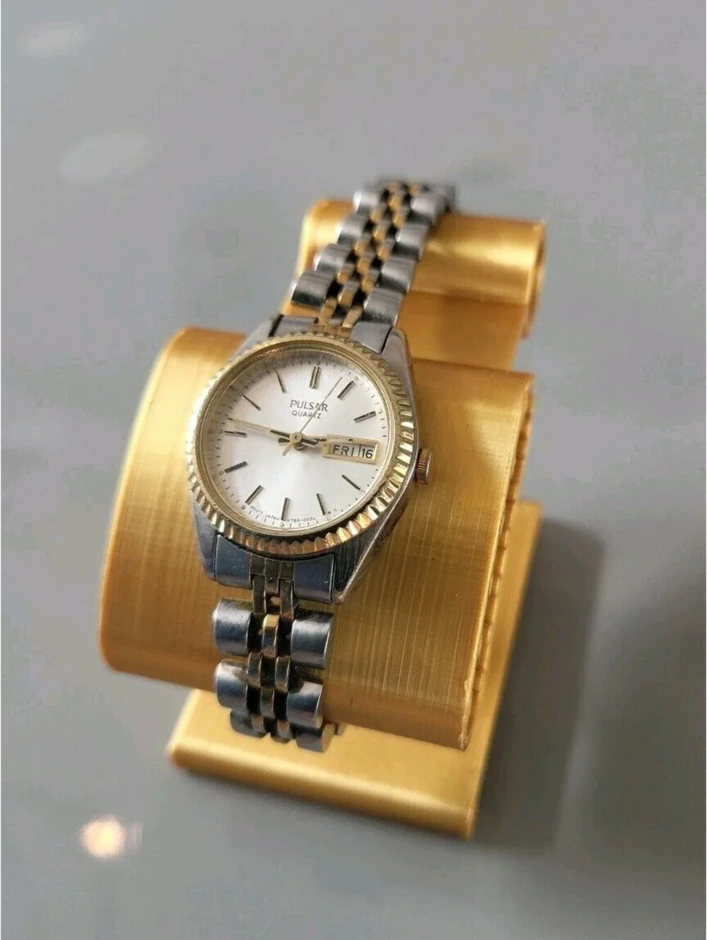 Pulsar Watch Women's Vintage Day Date Analog Quartz Two Tones 25mm 6.25